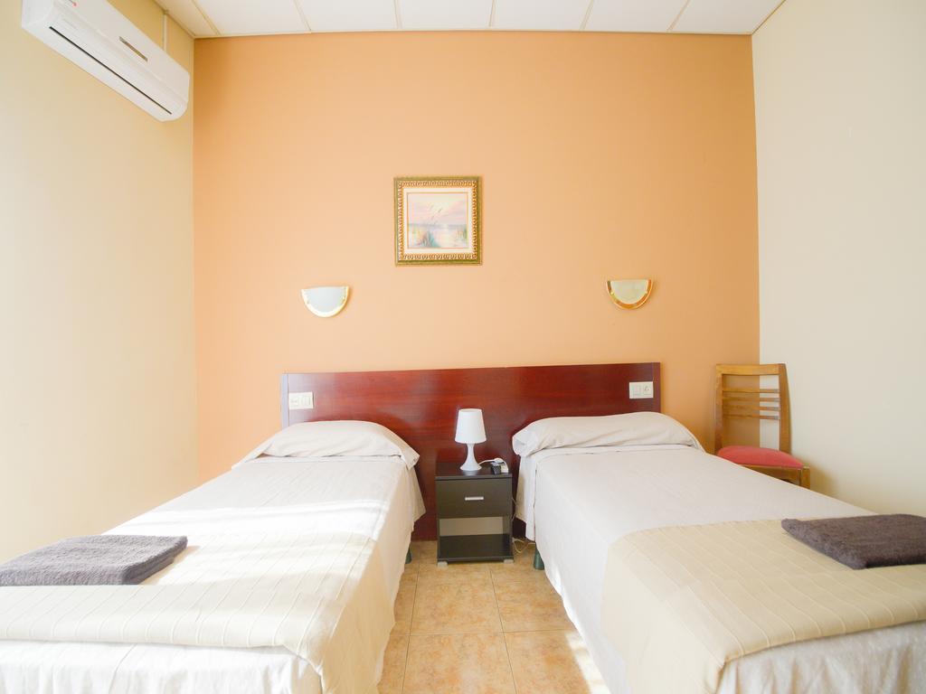 Hostal Torremirona Salt Extérieur photo