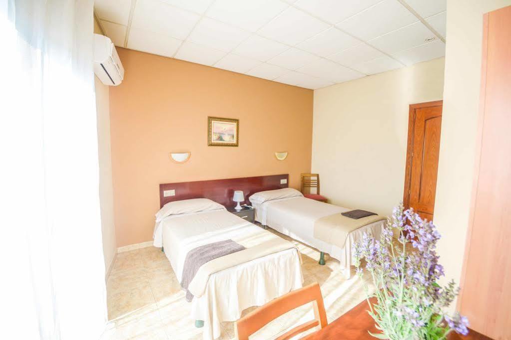 Hostal Torremirona Salt Extérieur photo